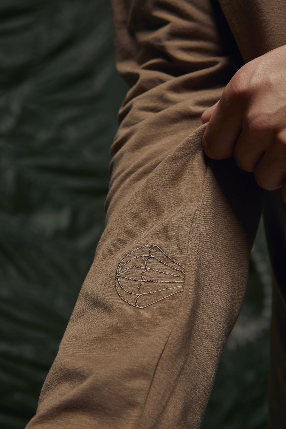 DIVEMASTER LS TEE DARK SAND