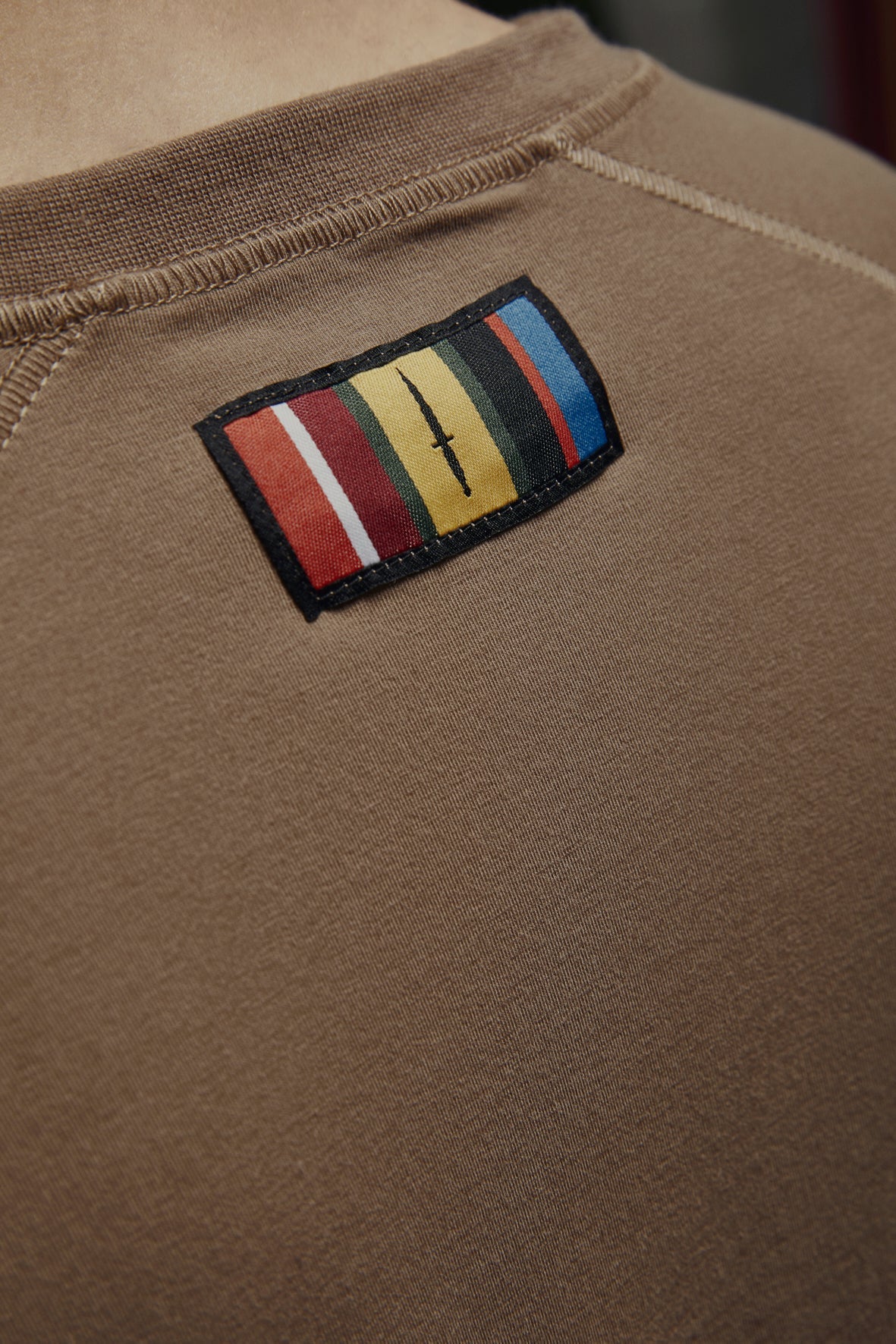 RUNWAY TEE - DARK SAND