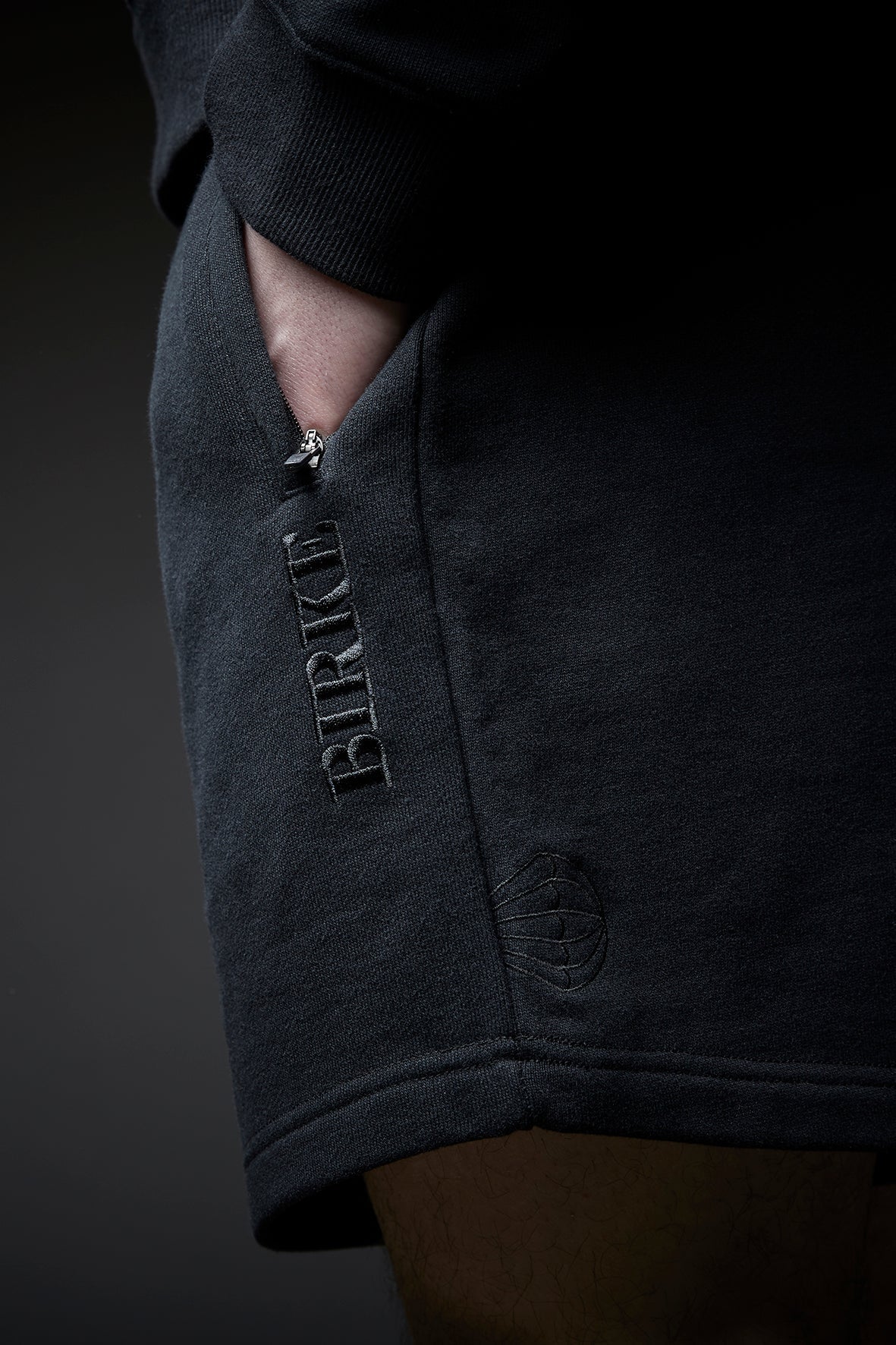 HEAVY SWEAT SHORTS - BLACK